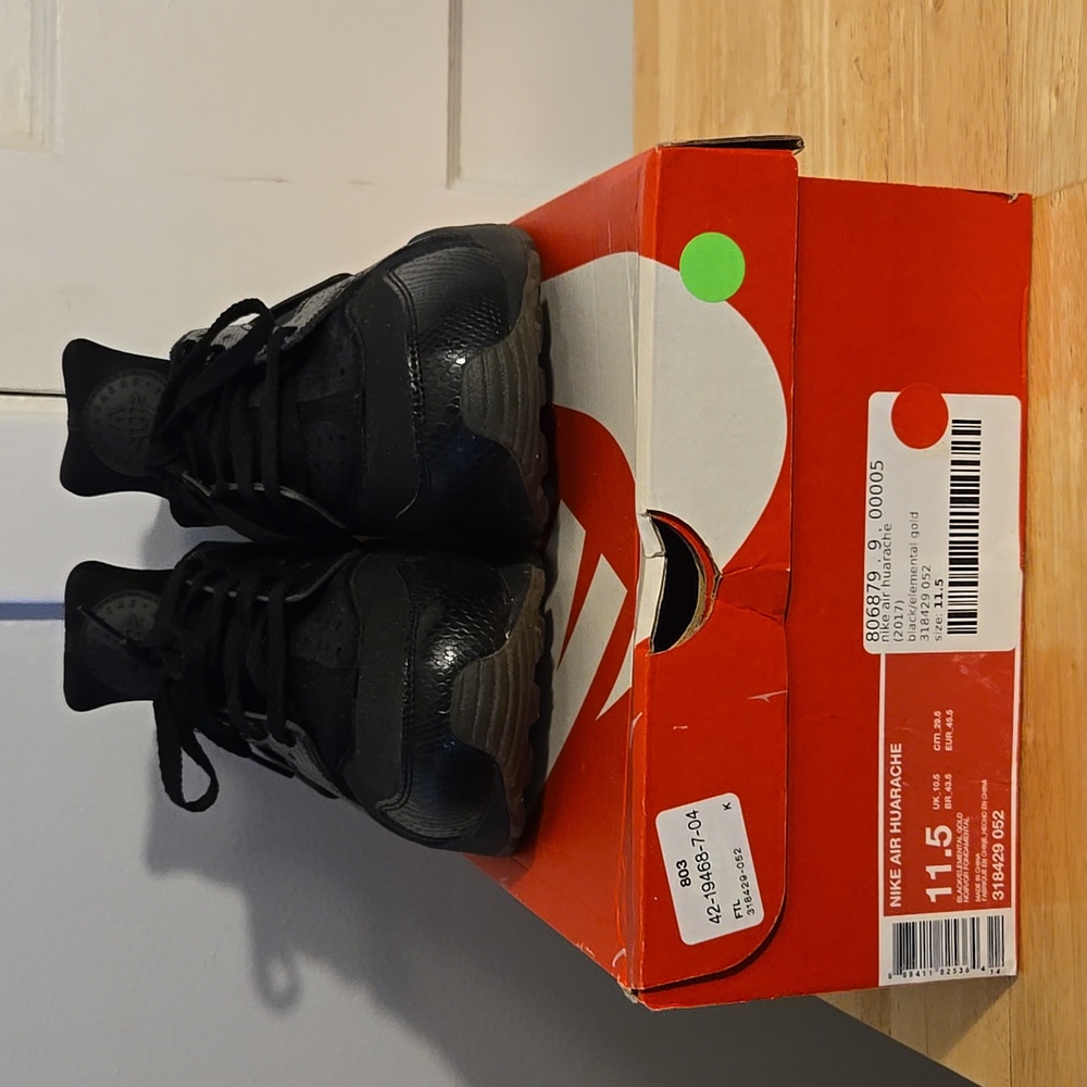 COPY - Men's Nike Air Huarache, Size 11.5, color black